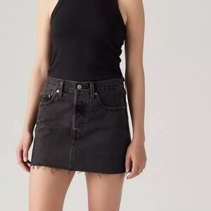 NWT Levi's "Icon" Black Denim Skirt size 31 ~$70